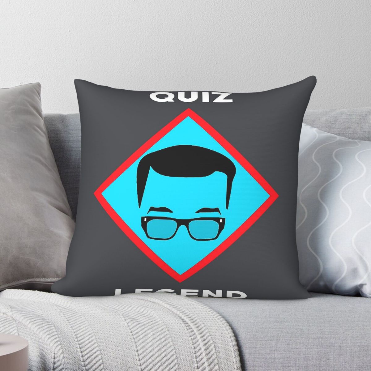 Home Decor Quiz Free - غطاء وسادة مربع من ريتشارد أوسمان