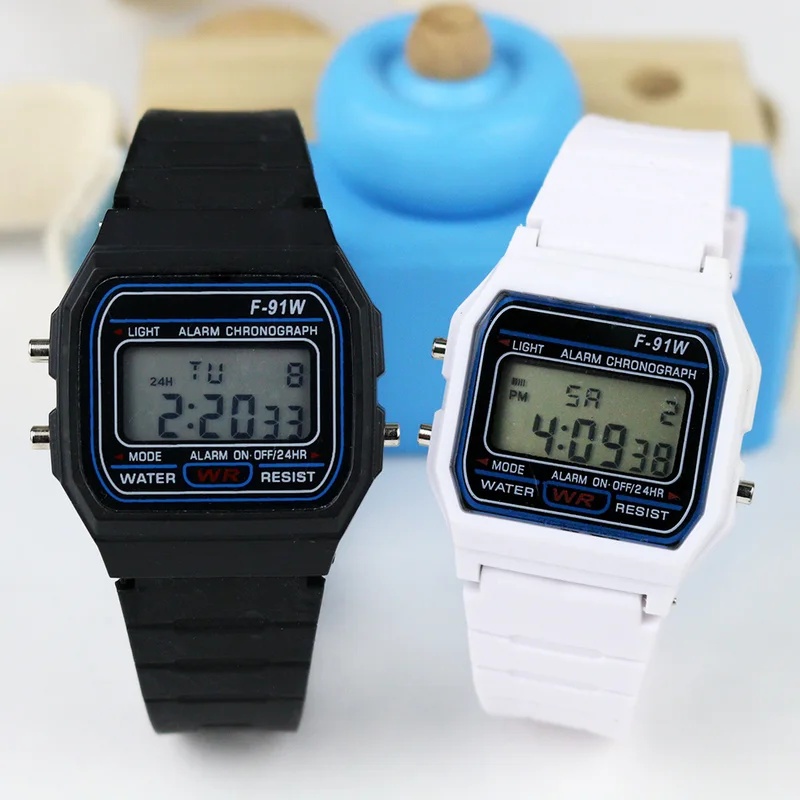 ساعة رقمية كلاسيكية F‑9100W لل - مراجعة Vintage Alarm Clock وسعره