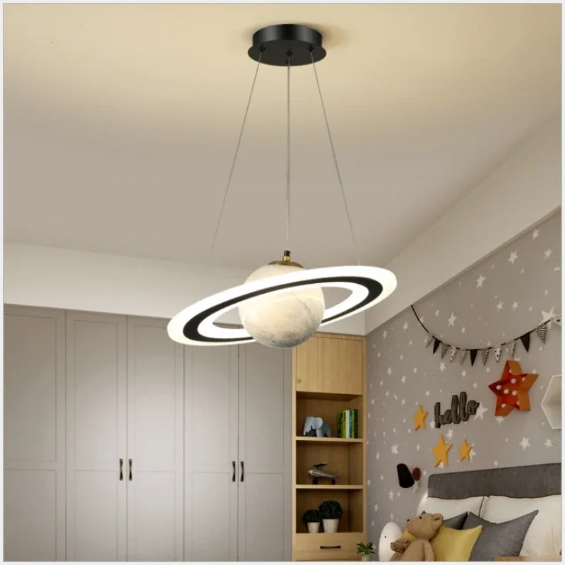 مصباح معلق جديد على شكل كوكب ل - مراجعة Hanging Moon Lamp وسعره